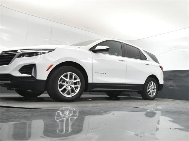 Photo of 2024 Summit White Chevrolet Equinox