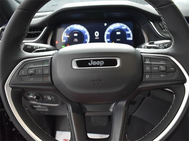 Photo of 2025 Diamond Black Crystal Pearlcoat Jeep Grand Cherokee