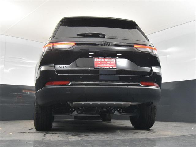 Photo of 2025 Diamond Black Crystal Pearlcoat Jeep Grand Cherokee