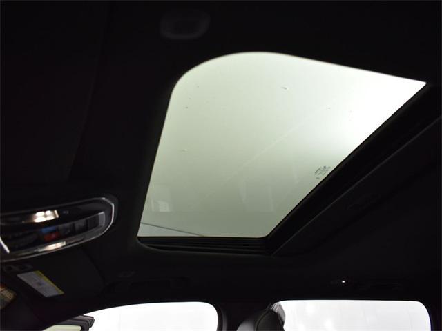 Photo of 2025 Diamond Black Crystal Pearlcoat Jeep Grand Cherokee