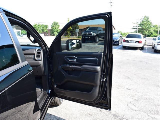 Photo of 2026 Diamond Black Crystal Pearlcoat RAM 1500