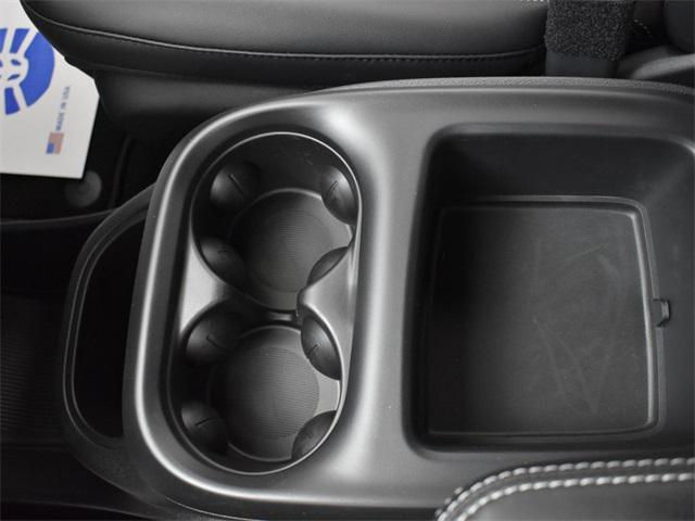 Photo of 2025 Diamond Black Crystal Pearlcoat Chrysler Pacifica