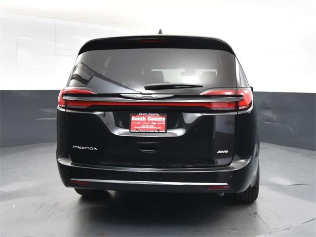 Photo of 2025 Diamond Black Crystal Pearlcoat Chrysler Pacifica