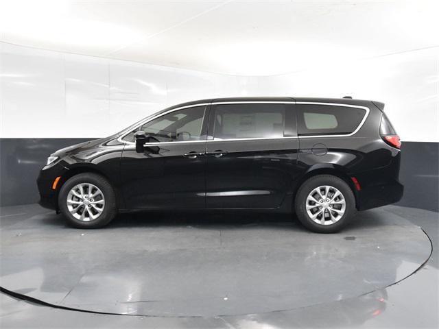 Photo of 2025 Diamond Black Crystal Pearlcoat Chrysler Pacifica