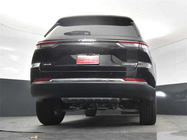 Photo of 2025 Diamond Black Crystal Pearlcoat Jeep Grand Cherokee