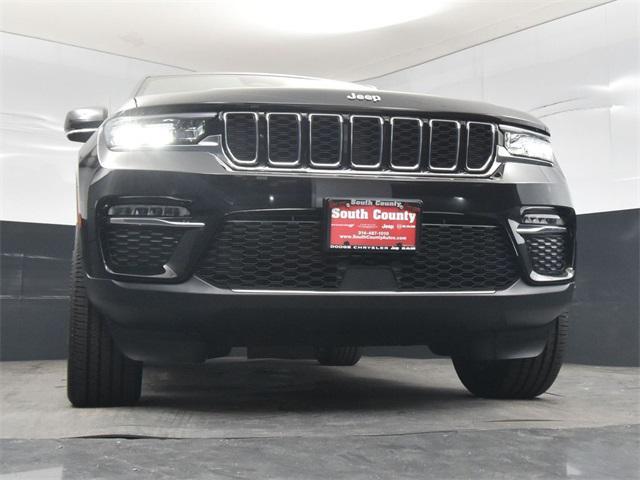 Photo of 2025 Diamond Black Crystal Pearlcoat Jeep Grand Cherokee
