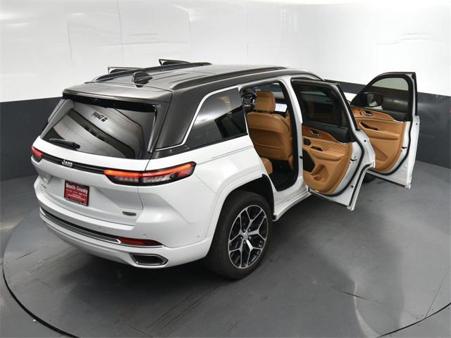 Photo of 2024 Bright White Clearcoat Jeep Grand Cherokee