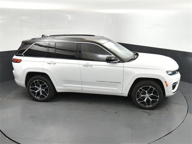 Photo of 2024 Bright White Clearcoat Jeep Grand Cherokee