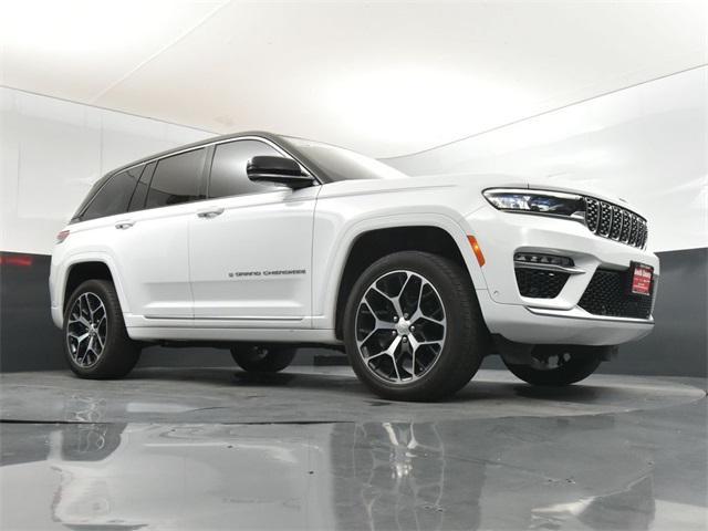 Photo of 2024 Bright White Clearcoat Jeep Grand Cherokee