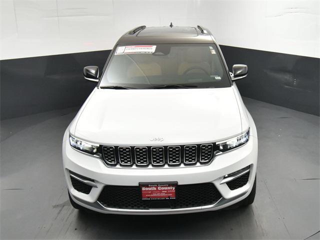 Photo of 2024 Bright White Clearcoat Jeep Grand Cherokee