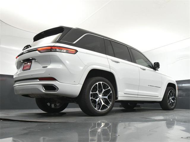 Photo of 2024 Bright White Clearcoat Jeep Grand Cherokee