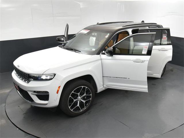 Photo of 2024 Bright White Clearcoat Jeep Grand Cherokee