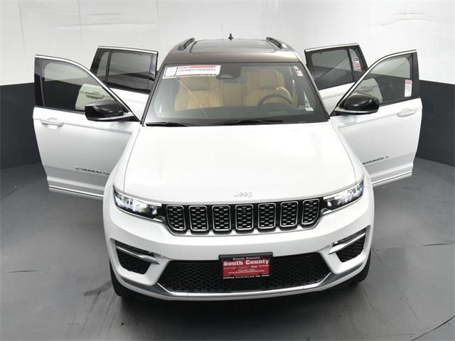 Photo of 2024 Bright White Clearcoat Jeep Grand Cherokee