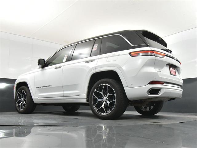 Photo of 2024 Bright White Clearcoat Jeep Grand Cherokee