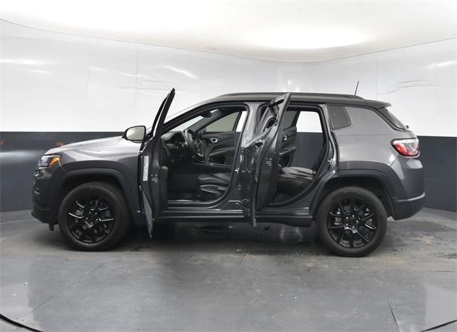 Photo of 2024 Baltic Gray Metallic Clearcoat Jeep Compass
