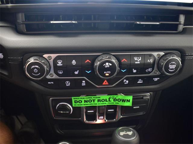 Photo of 2025 Bright White Clearcoat Jeep Wrangler