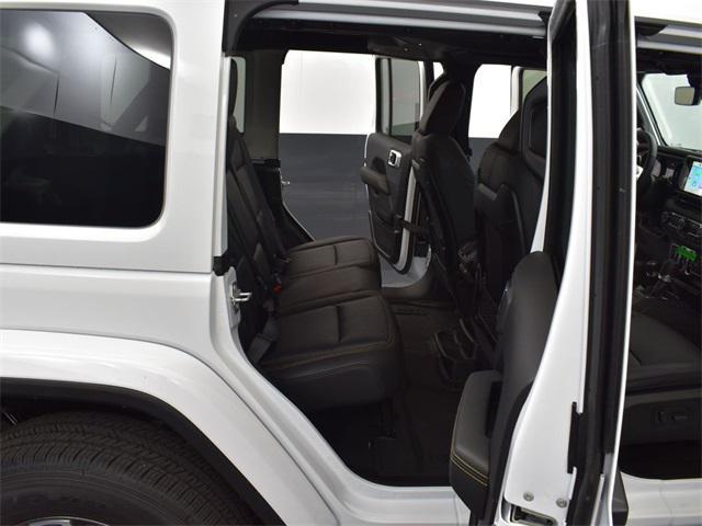 Photo of 2025 Bright White Clearcoat Jeep Wrangler