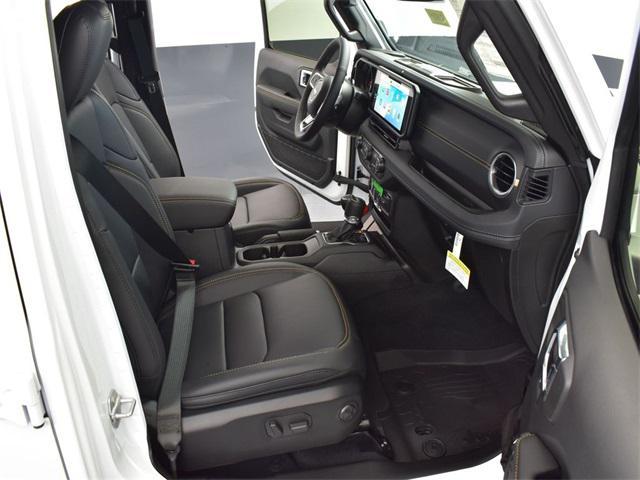 Photo of 2025 Bright White Clearcoat Jeep Wrangler