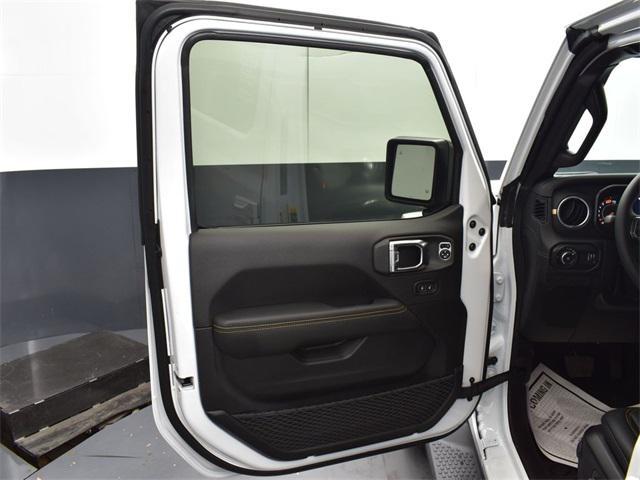 Photo of 2025 Bright White Clearcoat Jeep Wrangler