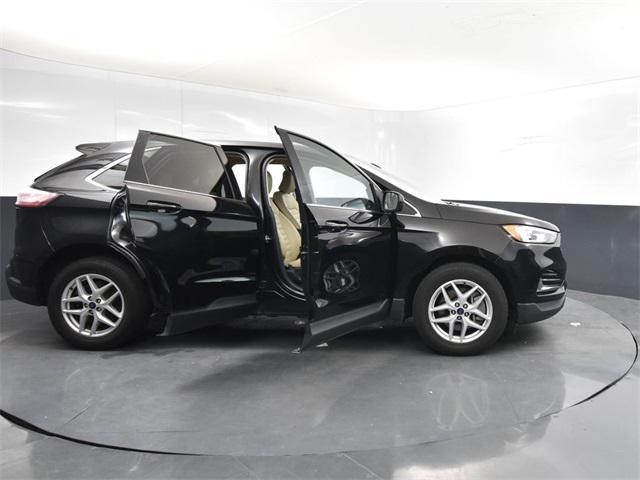 Photo of 2022 Agate Black Metallic Ford Edge