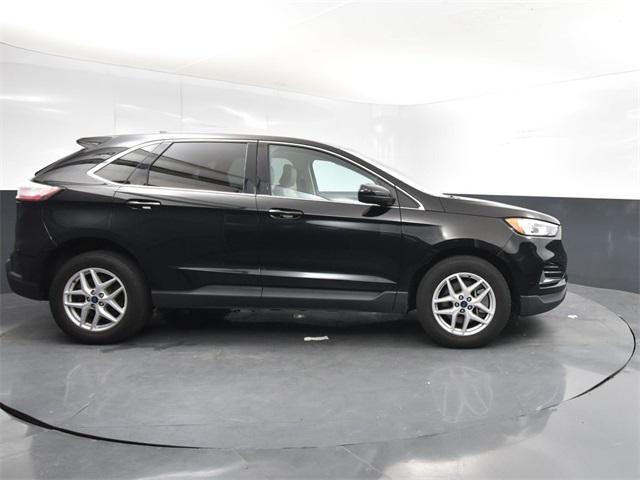 Photo of 2022 Agate Black Metallic Ford Edge