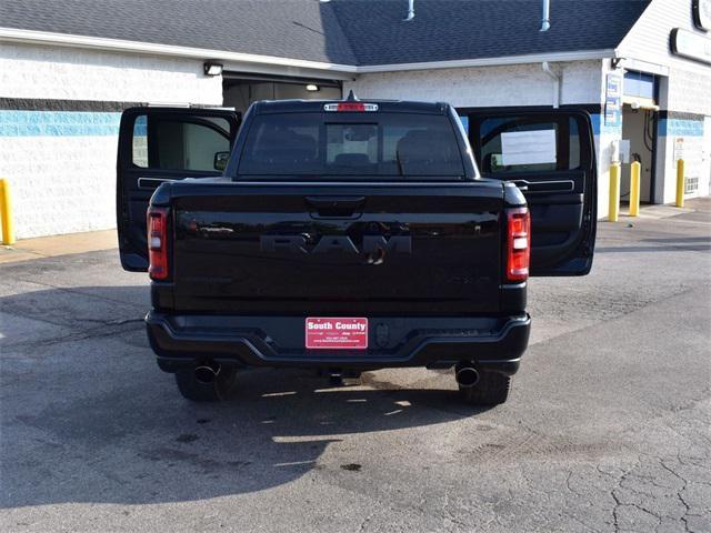 Photo of 2026 Diamond Black Crystal Pearlcoat RAM 1500
