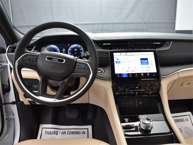 Photo of 2025 Bright White Clearcoat Jeep Grand Cherokee L