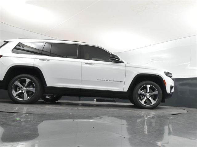 Photo of 2025 Bright White Clearcoat Jeep Grand Cherokee L