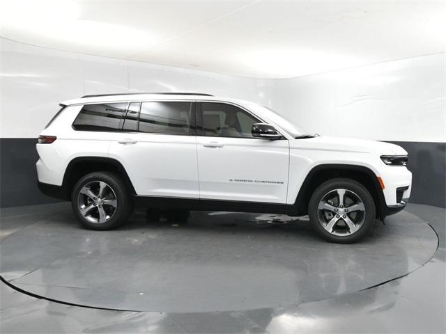 Photo of 2025 Bright White Clearcoat Jeep Grand Cherokee L