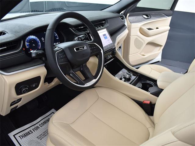 Photo of 2025 Bright White Clearcoat Jeep Grand Cherokee L