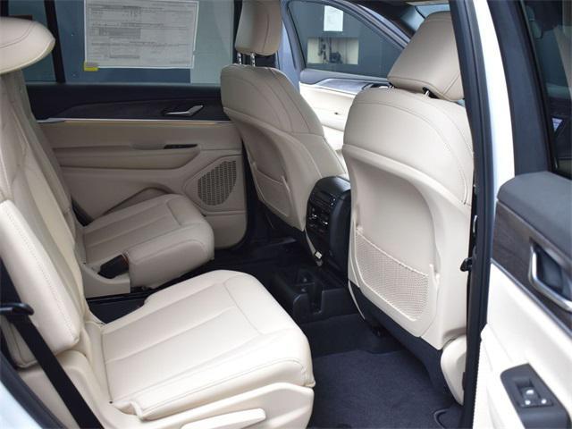 Photo of 2025 Bright White Clearcoat Jeep Grand Cherokee L