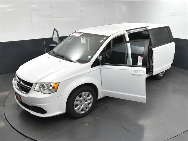 Photo of 2018 White Knuckle Clearcoat Dodge Grand Caravan