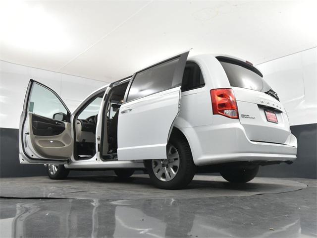 Photo of 2018 White Knuckle Clearcoat Dodge Grand Caravan