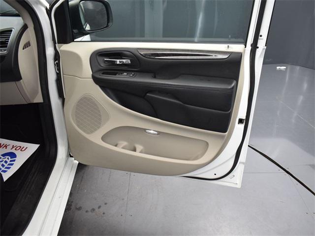 Photo of 2018 White Knuckle Clearcoat Dodge Grand Caravan