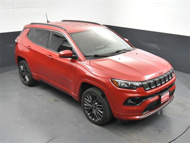 Photo of 2022 Redline Pearlcoat Jeep Compass