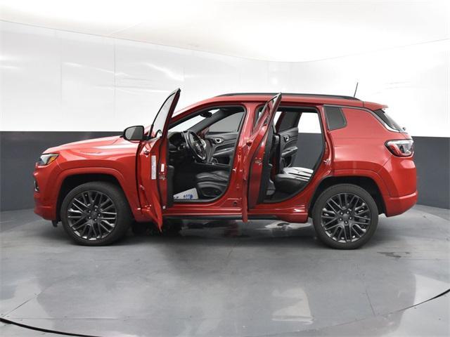 Photo of 2022 Redline Pearlcoat Jeep Compass