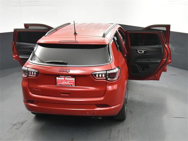 Photo of 2022 Redline Pearlcoat Jeep Compass