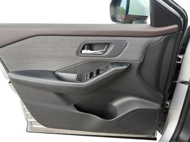 Photo of 2023 Brilliant Silver Metallic Nissan Rogue