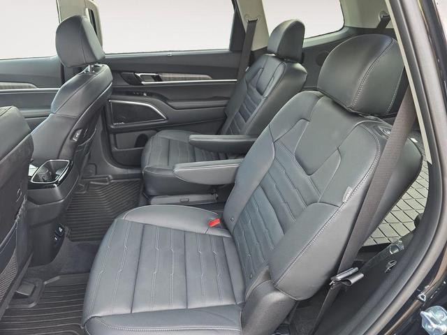 Photo of 2025 Ebony Black Kia Telluride