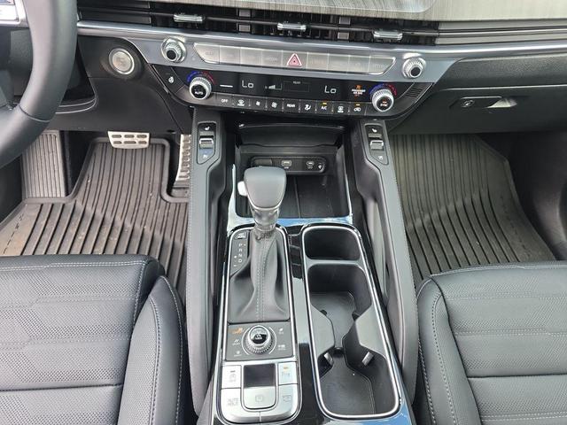 Photo of 2025 Ebony Black Kia Telluride
