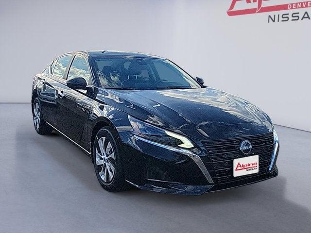 Photo of 2025 Black Nissan Altima