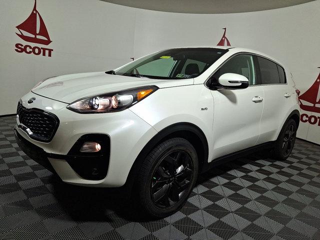 Photo of 2022 Snow White Pearl Kia Sportage