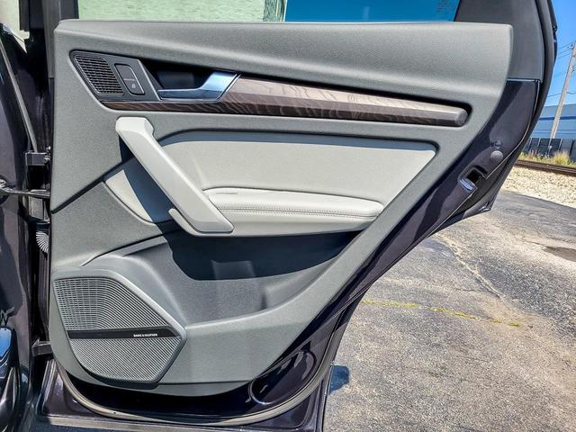 Photo of 2020 Moonlight Blue Metallic Audi Q5
