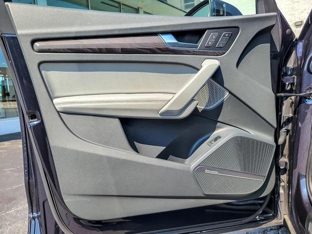 Photo of 2020 Moonlight Blue Metallic Audi Q5