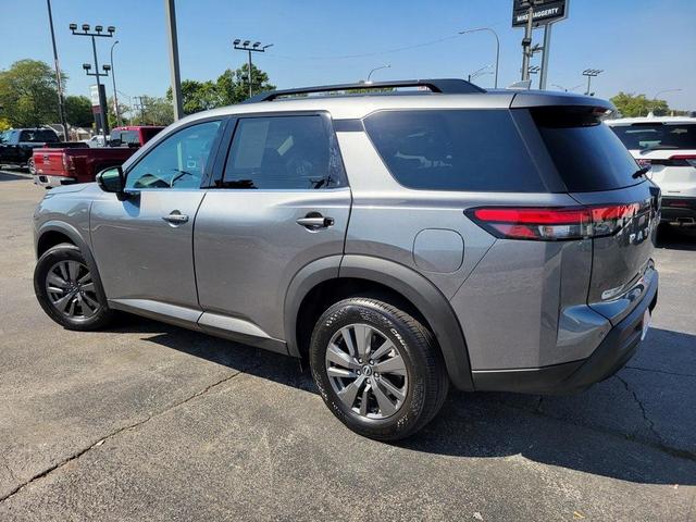 Photo of 2024 Gun Metallic Nissan Pathfinder