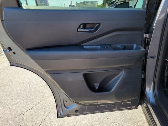 Photo of 2024 Gun Metallic Nissan Pathfinder