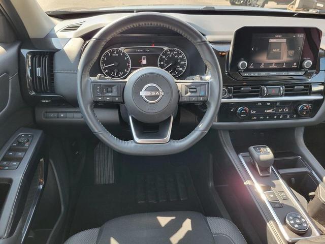 Photo of 2024 Gun Metallic Nissan Pathfinder