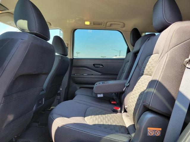 Photo of 2024 Gun Metallic Nissan Pathfinder