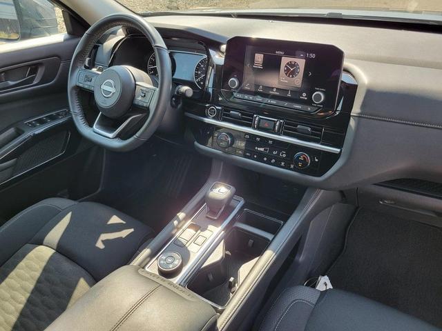 Photo of 2024 Gun Metallic Nissan Pathfinder