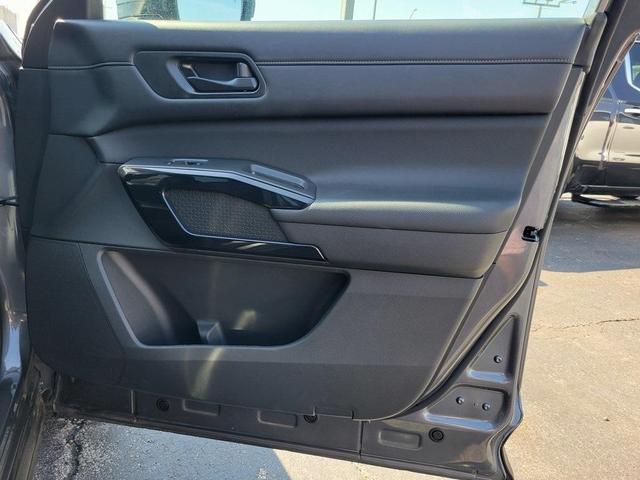 Photo of 2024 Gun Metallic Nissan Pathfinder